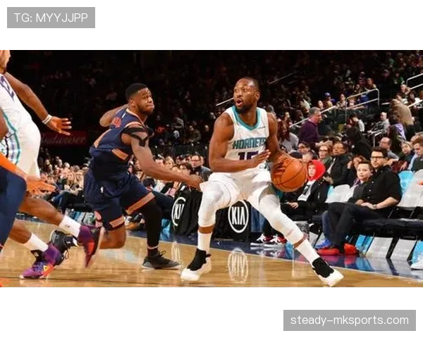 沃克传中能力显著提升,成球队进攻新引擎引外界瞩目 沃克传中能力显著提升,成球队进攻新引擎引外界瞩目